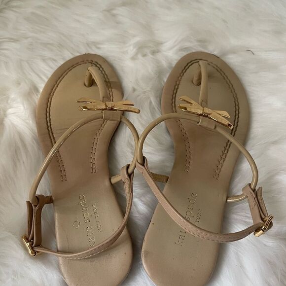 Kate spade  khaki thong sandals embellished with a gold tone bow size 6M - Picture 4 of 10